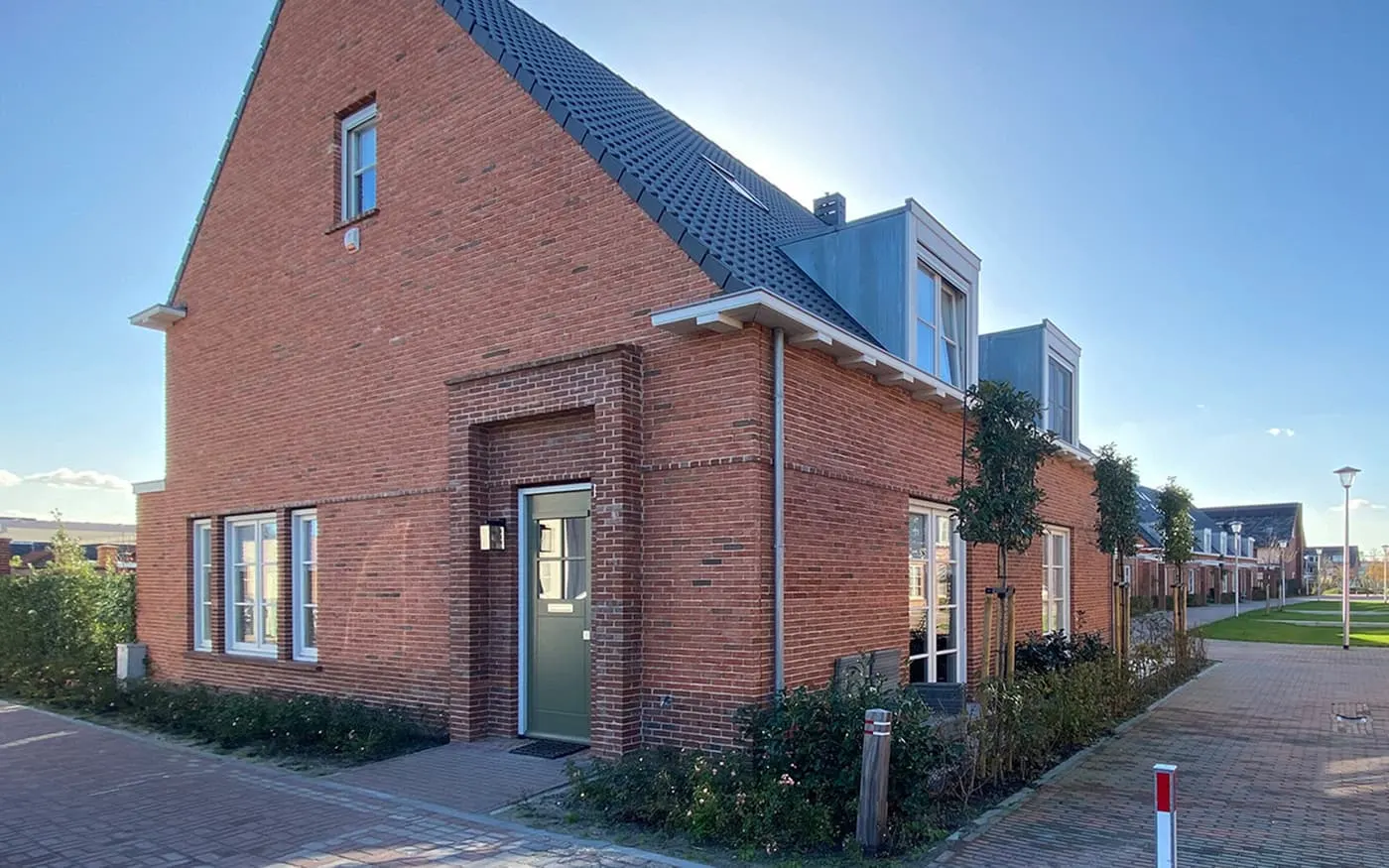 Bakstenen hoekwoning in Hof Westpolder